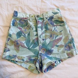 Tropical printed denim shorts